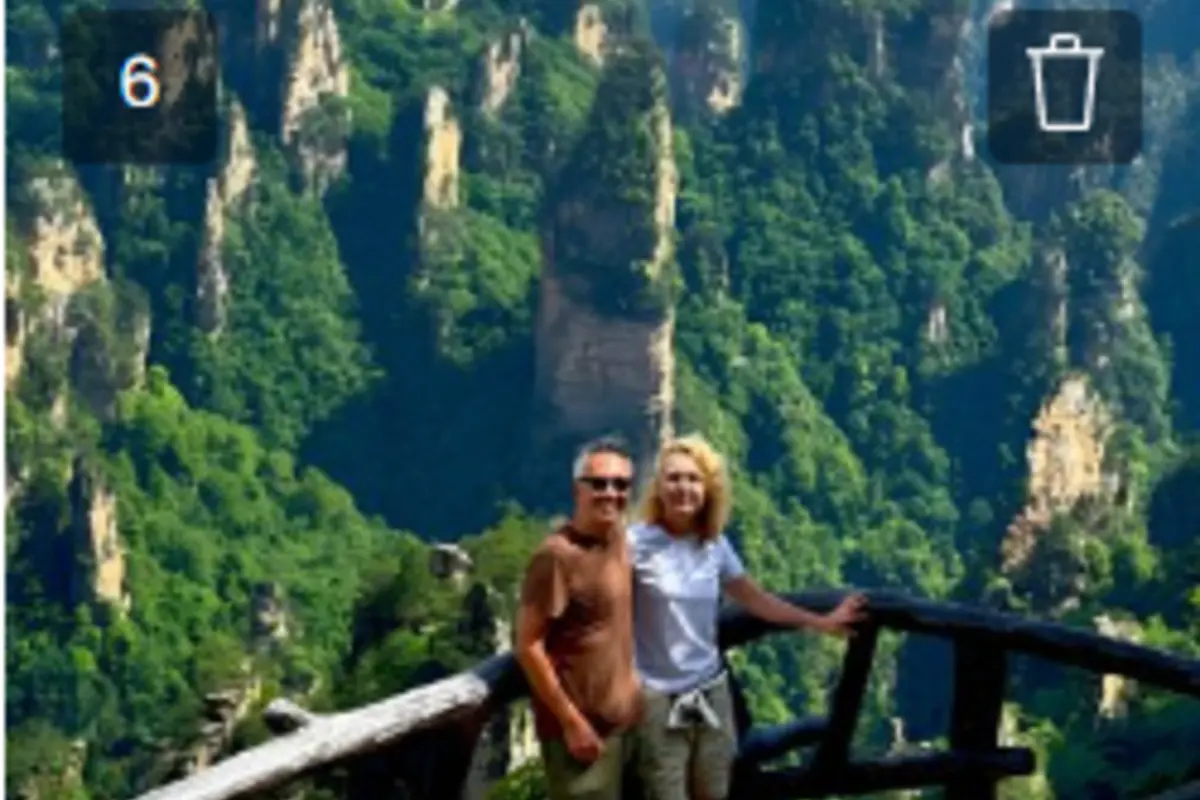 Guests at a Zhangjiajie viewpoint